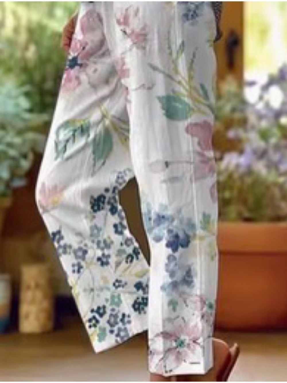 Wide-Leg Floral lightweight Pants in White with Pastel Flowers
